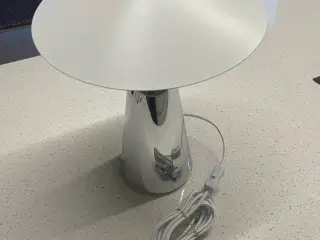 Taido bordlampe af metal, krom