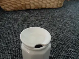 Ottekantet krydderikrukke 