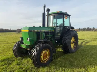 John Deere 4440
