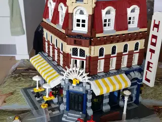 Cafe Corner 10182