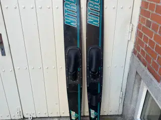 Vandski til speedbåd sælges