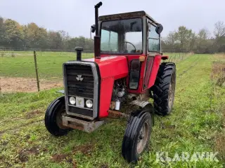Traktor Massey Ferguson 590