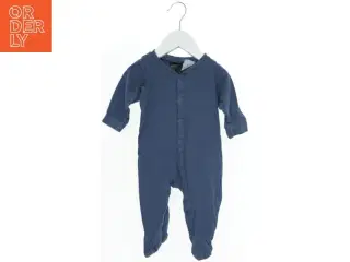 Babydragt med knapper fra H&M (str. 62)