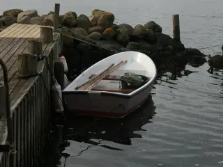 Jolle m motor og reg trailer
