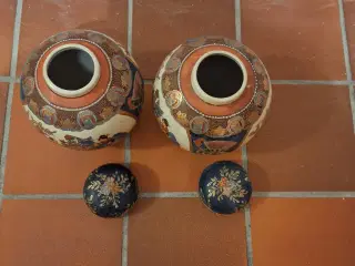 Flotte vintage kinesiske lågkrukker