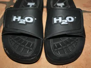 Sort H2O badesandaler i str. 6 / 39