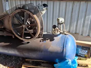 Stenhøj Kompressor 300 ltr 