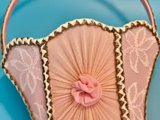 Smukke pastelpink miniature forfængelighedskurv 