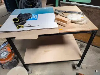 Rullebord inkl. indhold