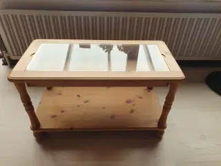 Sidebord i træ med glasplade