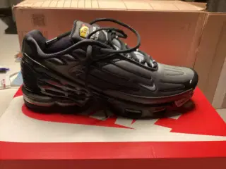 Nike AIR MAX PLUS 3