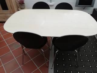 Spisebord og 4 stole