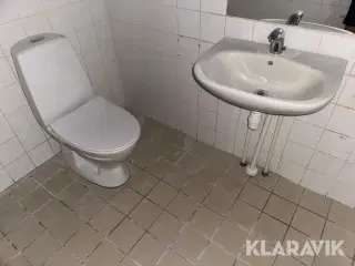 Lot med håndvaske og toiletter