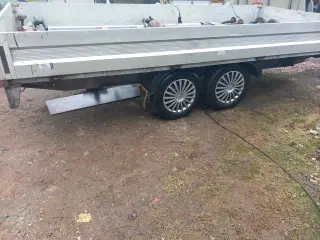 Nysynet 2500kg. Humbaur ladtrailer sælges