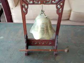 En klokke der siger ding dang. Antil
