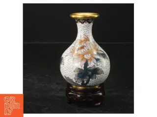 Cloisonne emalje vase på stand (str. 10x7 cm)