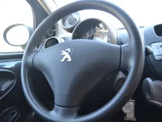 Peugeot 107 1,0 Cool 68HK 5d