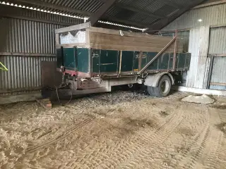 gammel lastbil vogn 12 t korn 