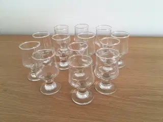 13 fine Hamlet shots/snaps glas på fod