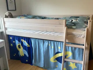 Flexa basic halvhøj seng