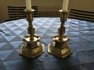 Antikke malm lysestager