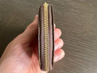 Louis Vuitton round coin purse 
