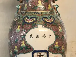 Kina 45 cm. vase m. motiv 2 sider og stempel bund