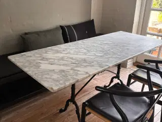 Bænk med læder hynde + marmorbord