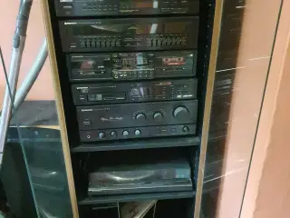 stereoanlæg med CD- eller pladespiller