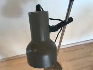Grålig standerlampe / gulvlampe (retro)