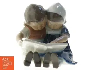 Porcelænsfigur med bøgende børn fra Royal Copenhagen (str. 10,5 cm)