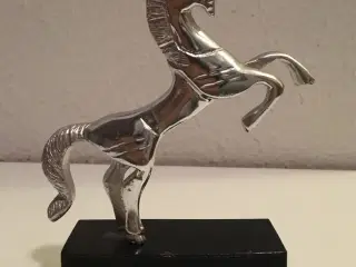 Sælges en flot hest i sølvmetal 
