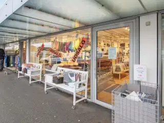 Butik i velbesøgt shoppingcenter