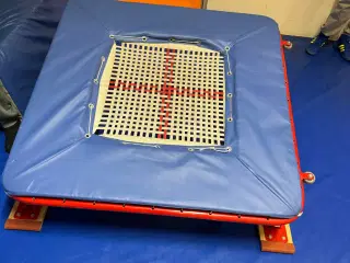Mini spring trampolin
