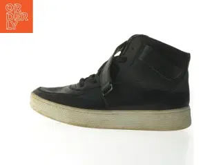 Sort høj sneaker fra Mango (str. 40 )