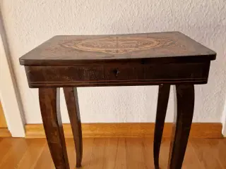 Sybord / Lampebord med musik