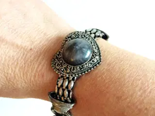 Armbånd, forsølvet, hjerte, roser