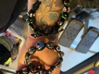 Nye knyttede armbånd