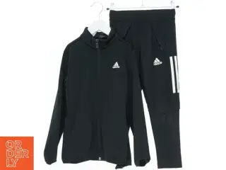 Adidas: Sort træningsdragt fra Adidas fra Adidas (str. 122)