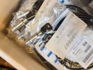1 ks. m. låsewirere til IT udstyr