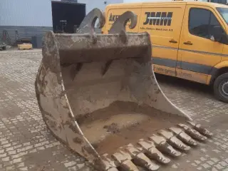 Liebherr R945