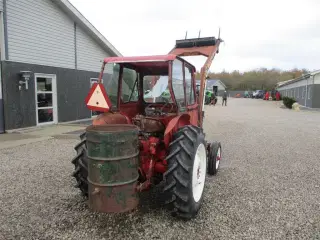 IH 276 Med frontlæsser