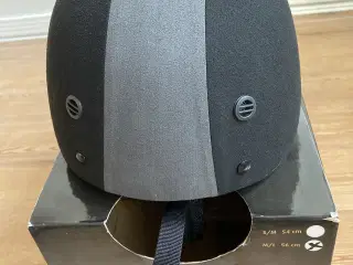 Ny Lusiana ridehjelm str. 56 (55)