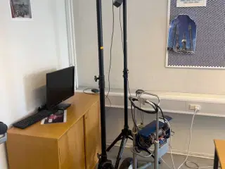 2 stk. HTC Vive SteamVR Base Station 2PR8100 på stativer