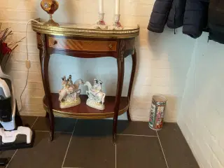 Lille entre møbel