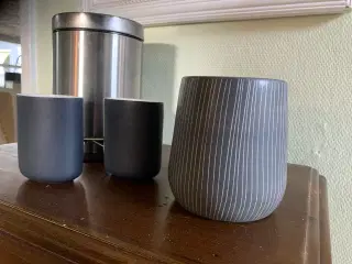 Toiletspand, tandkrus og toiletbørsteholder