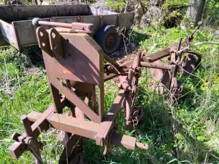 Skjold Eminent 16" 3 furet plov, nye skær