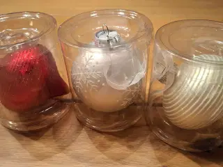 Julekugler i I 3 flotte farver med glimmer