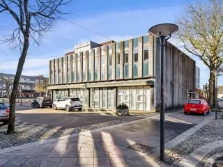 Butik. Kontor. Klinik, Restaurant – lejemål på 309 kvm i hjertet af Vejen by