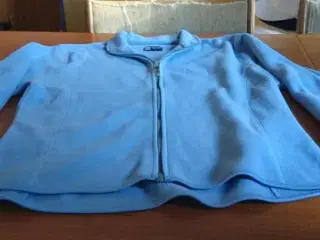 Hurricane fless trøje er i størrelserne m. og L og